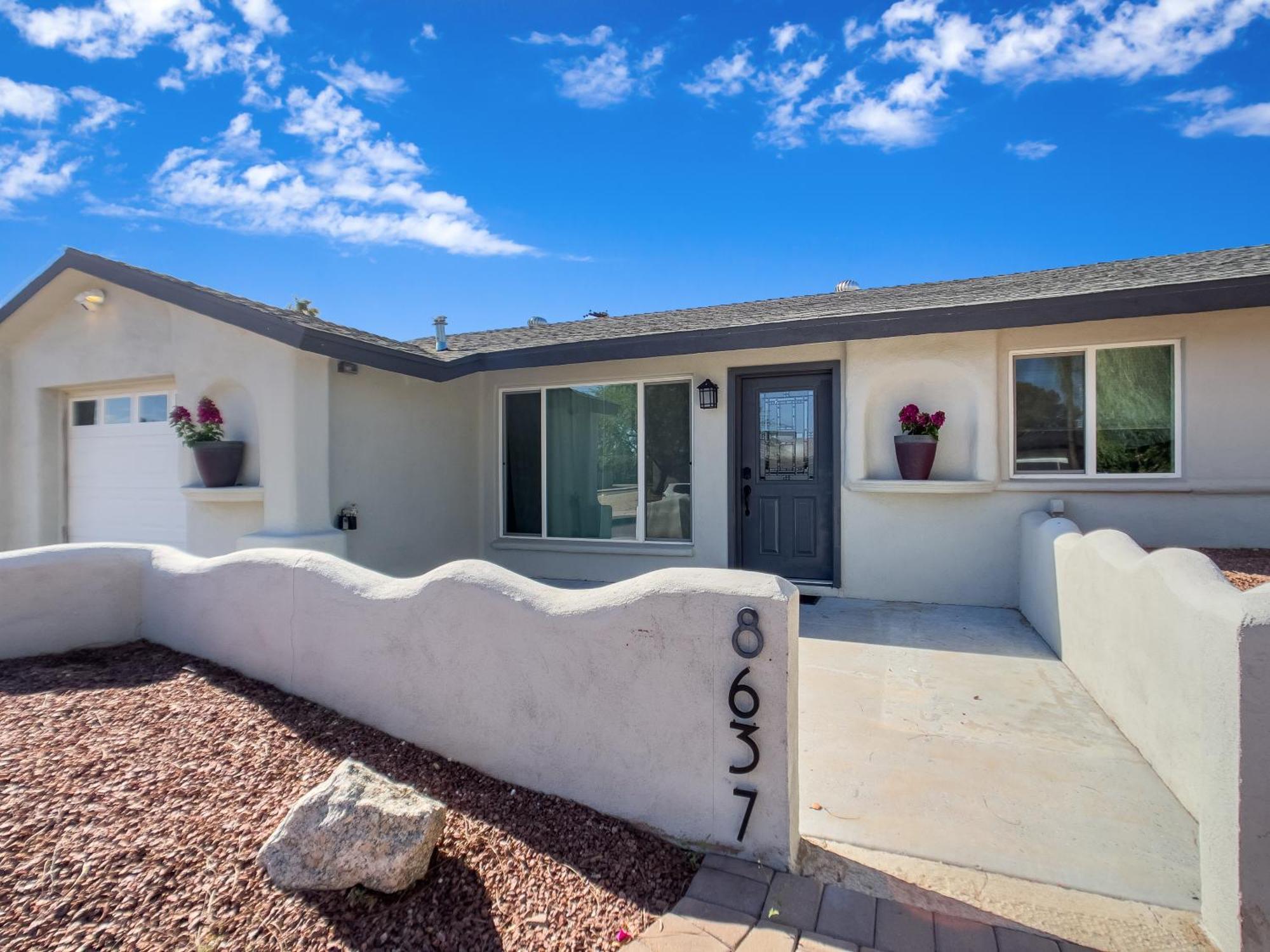 Holiday home Old Town Oasis, Pool, Hot Tub & Prime Location!