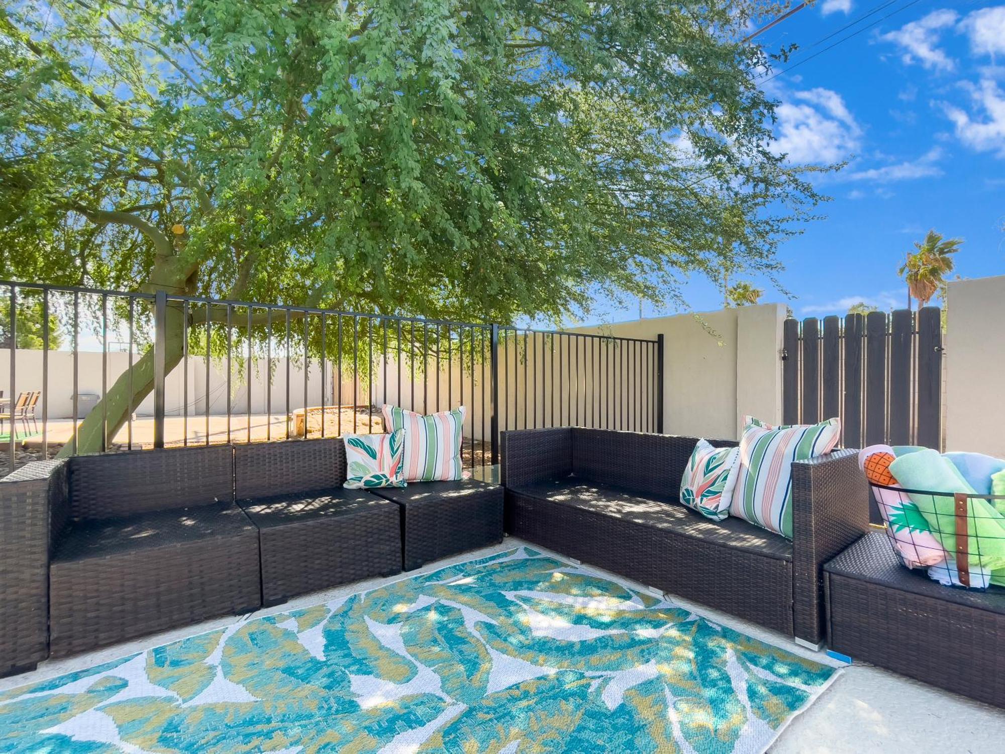 Old Town Oasis, Pool, Hot Tub & Prime Location! Holiday home *