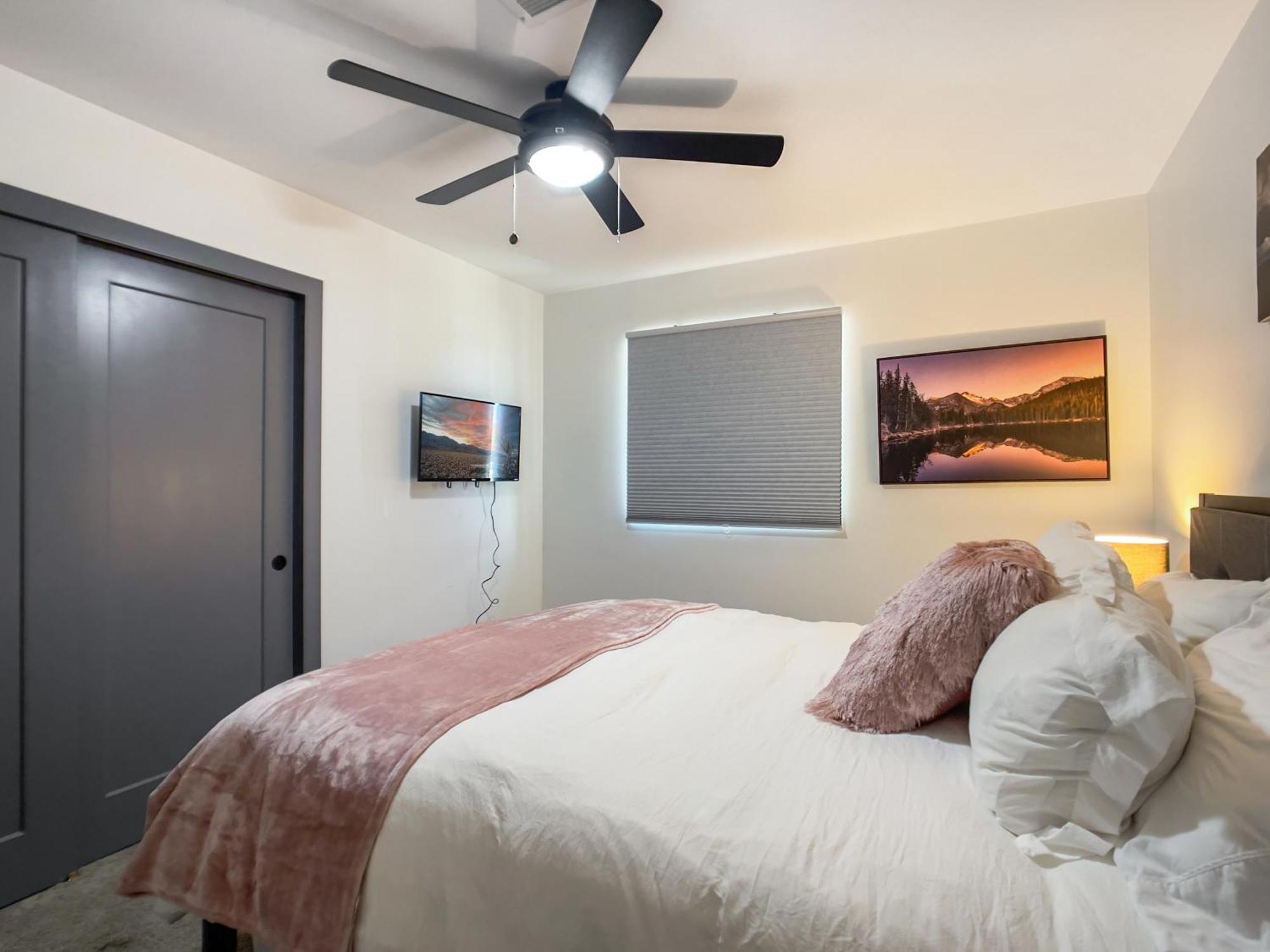 Old Town Oasis, Pool, Hot Tub & Prime Location! *