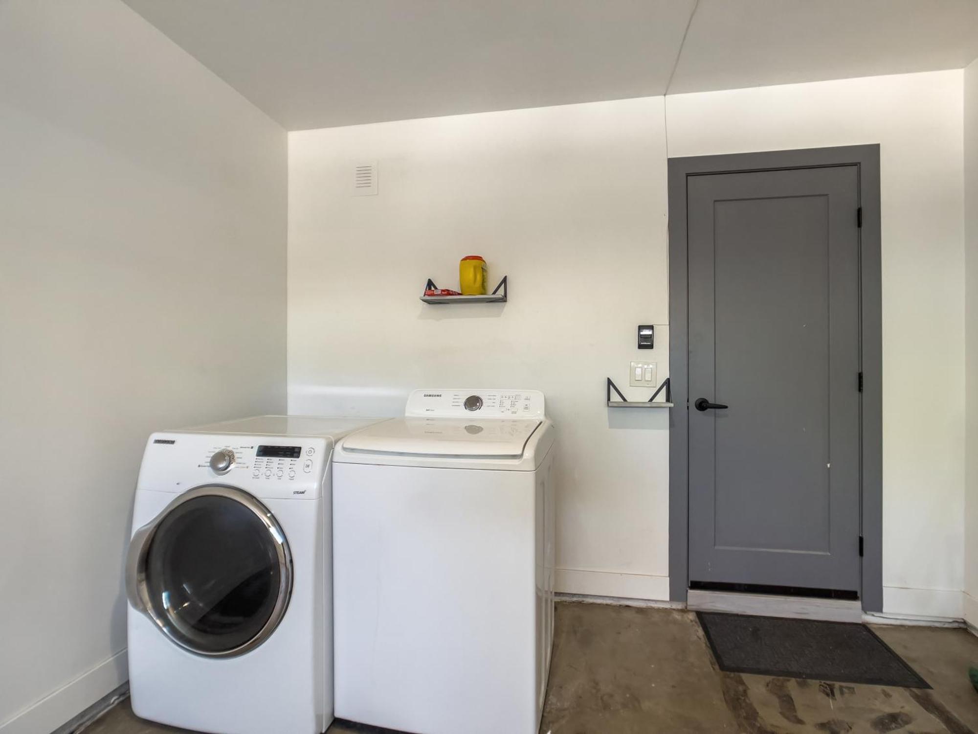Old Town Oasis, Pool, Hot Tub & Prime Location! *